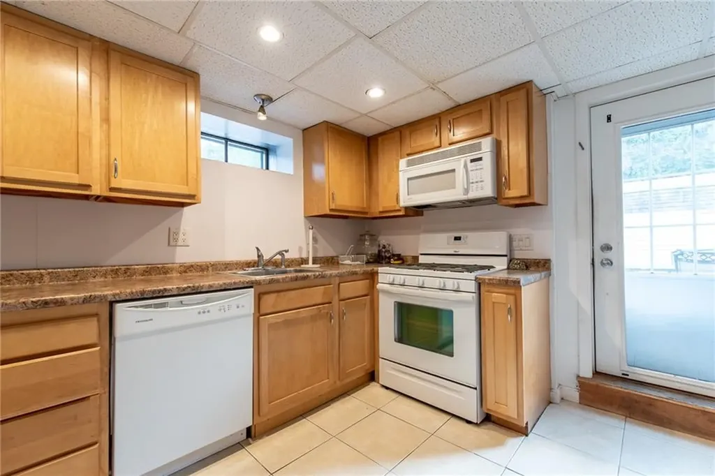 158 Almy Street Warwick RI 02886