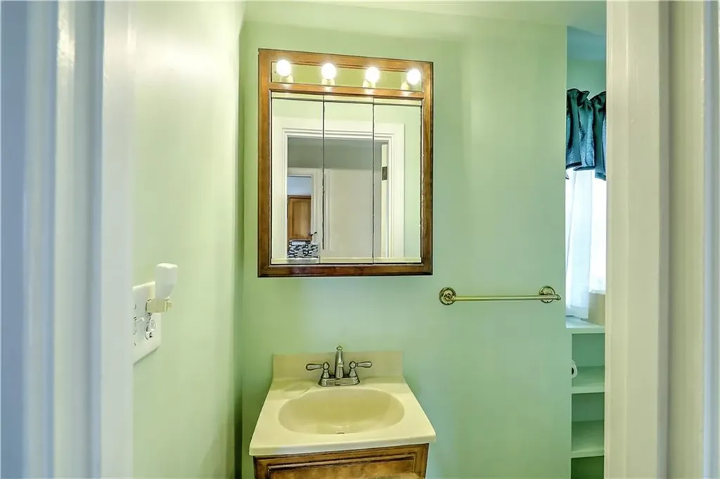 4 Stoney Brook Court Cumberland RI 02864