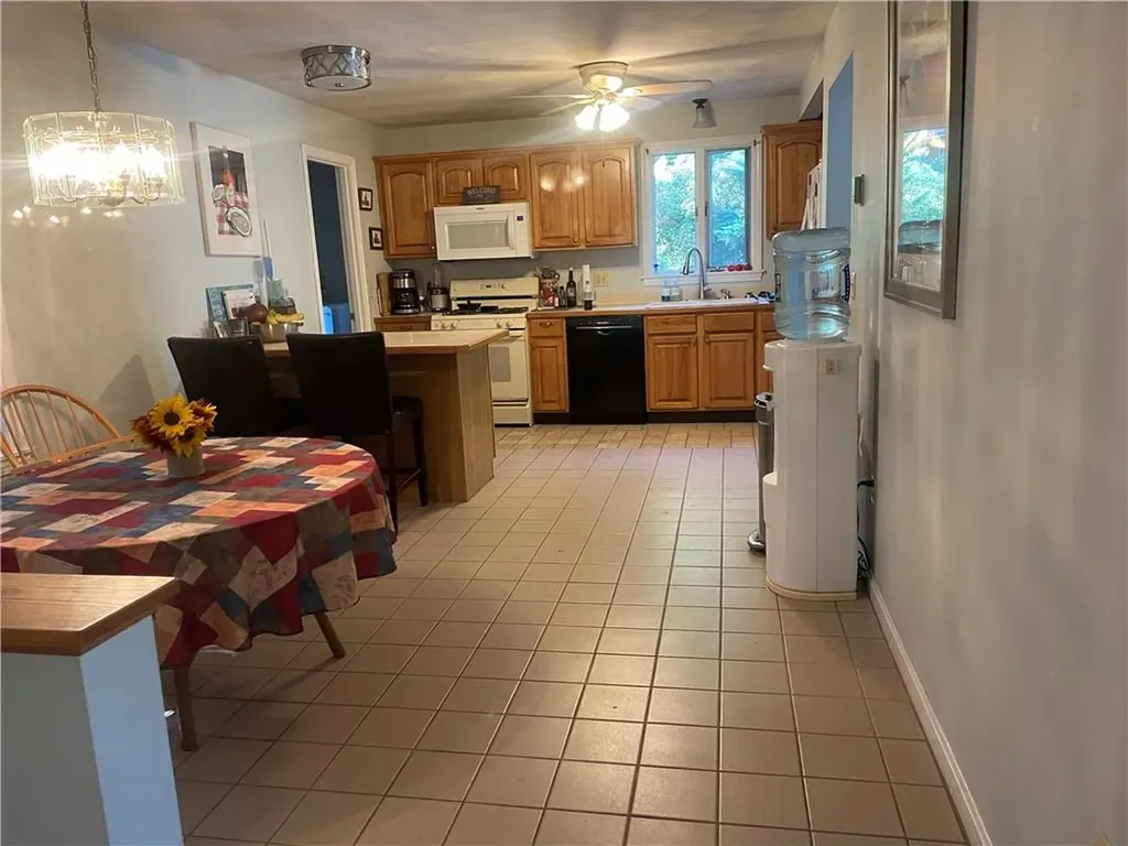 527 Hatchery Road North Kingstown RI 02852