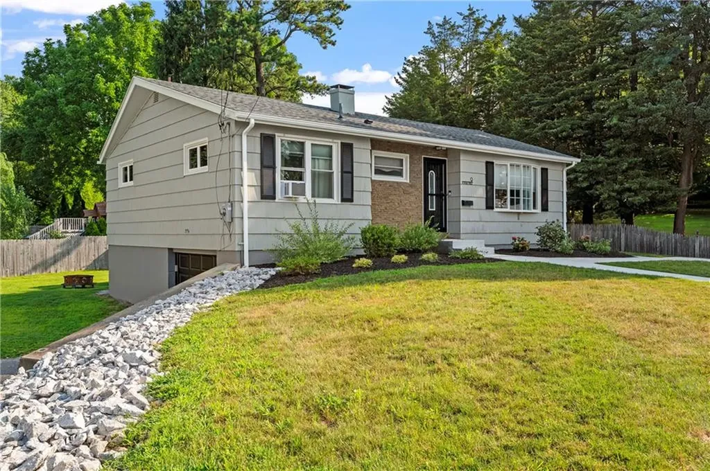 9 Poplar Street Woonsocket RI 02895
