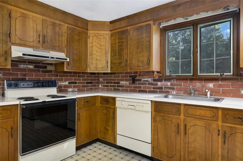 8 White Pine Drive Cumberland RI 02864