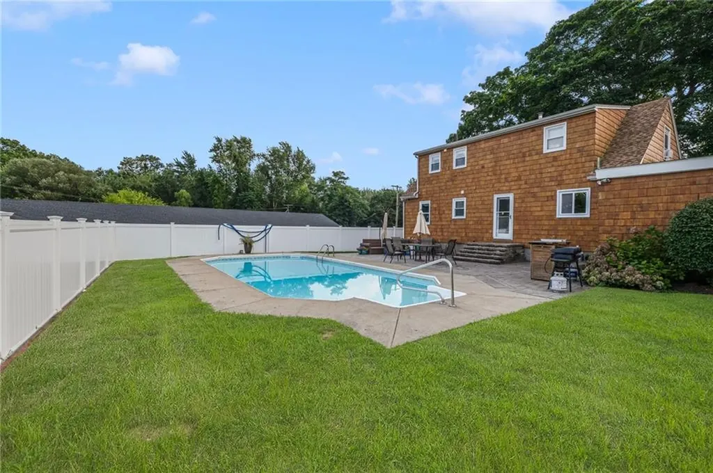 14 Fleet Avenue Warwick RI 02888