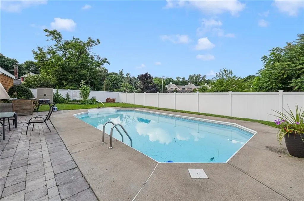 14 Fleet Avenue Warwick RI 02888