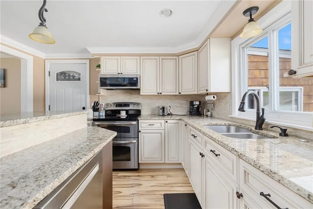 14 Fleet Avenue Warwick RI 02888