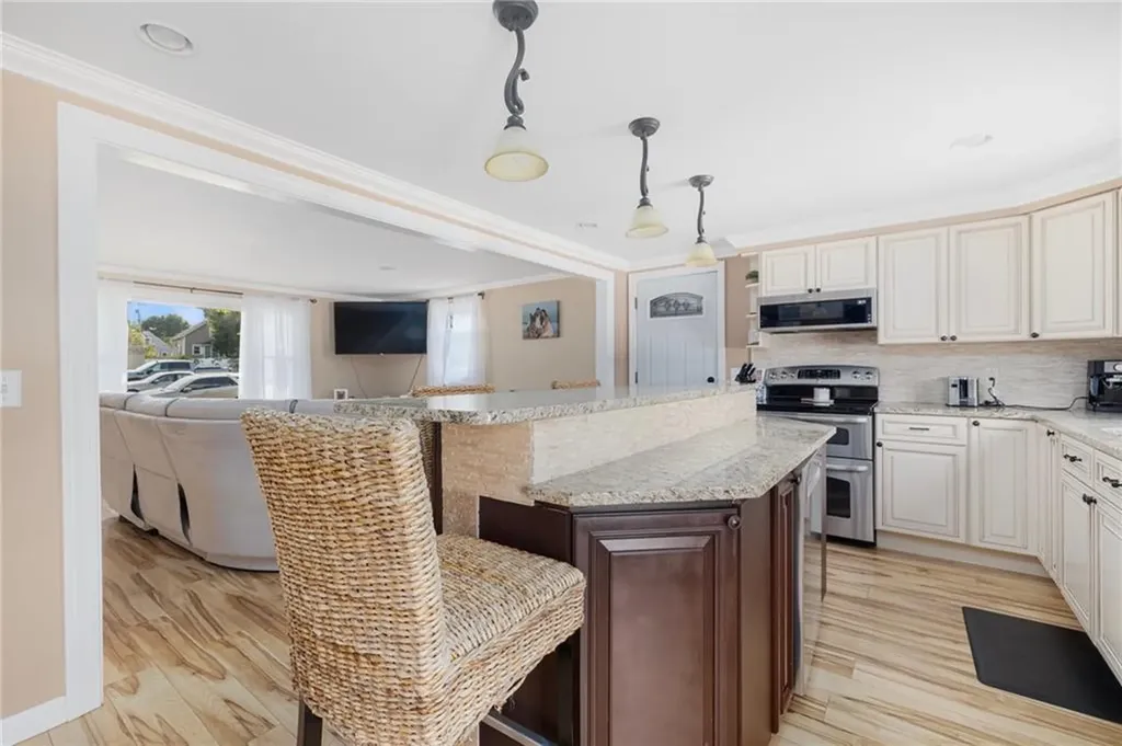 14 Fleet Avenue Warwick RI 02888