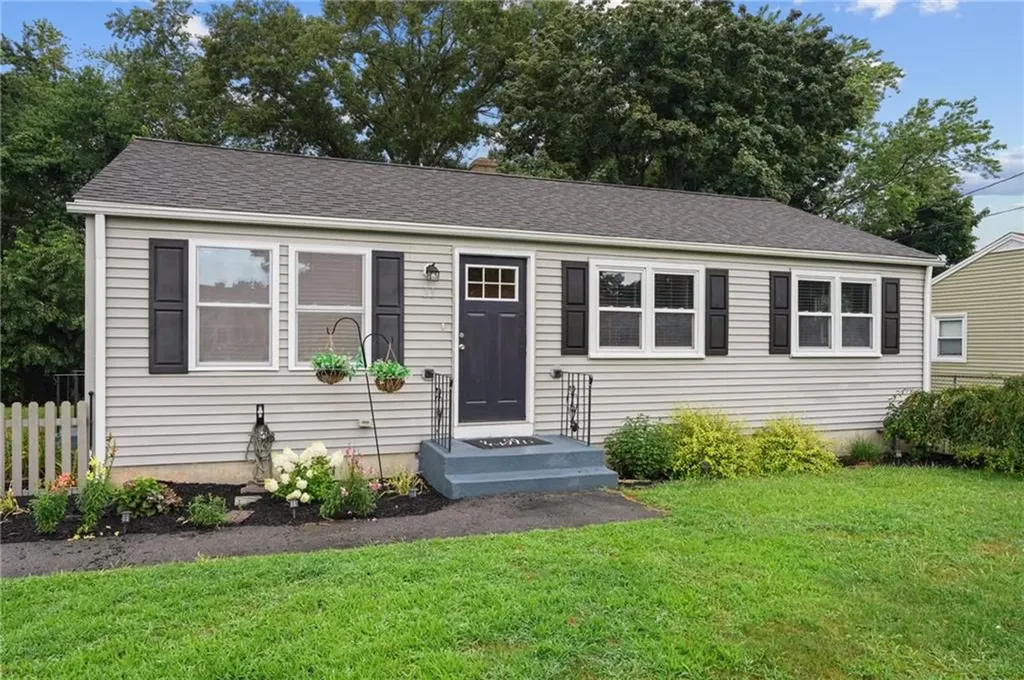 23 Yellowstone Avenue Warwick RI 02888