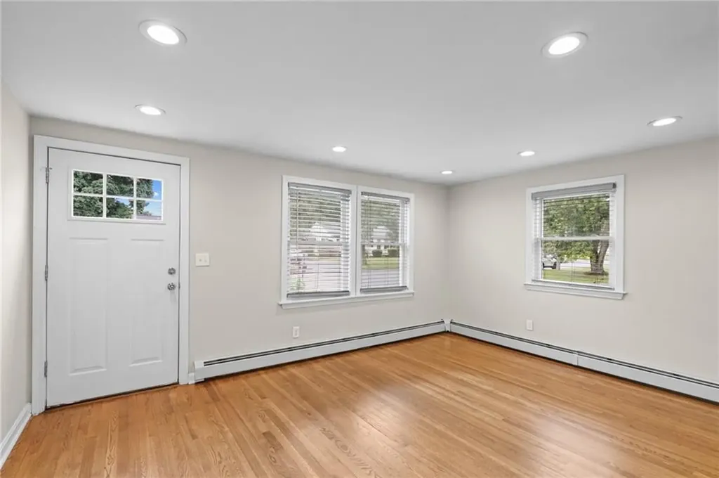 23 Yellowstone Avenue Warwick RI 02888