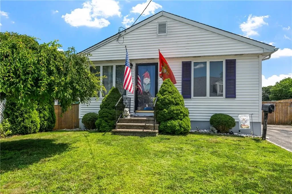 106 Apulia Street East Providence RI 02914