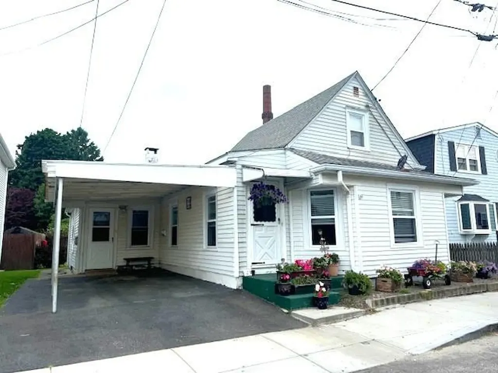 23 Rock Street Bristol RI 02809