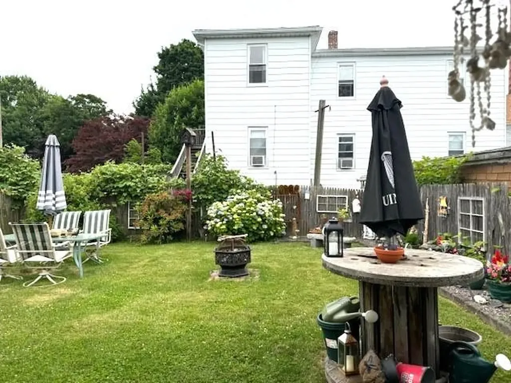 23 Rock Street Bristol RI 02809