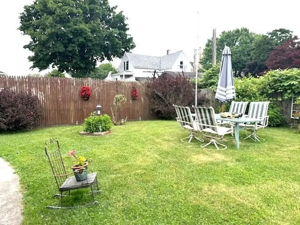 23 Rock Street Bristol RI 02809