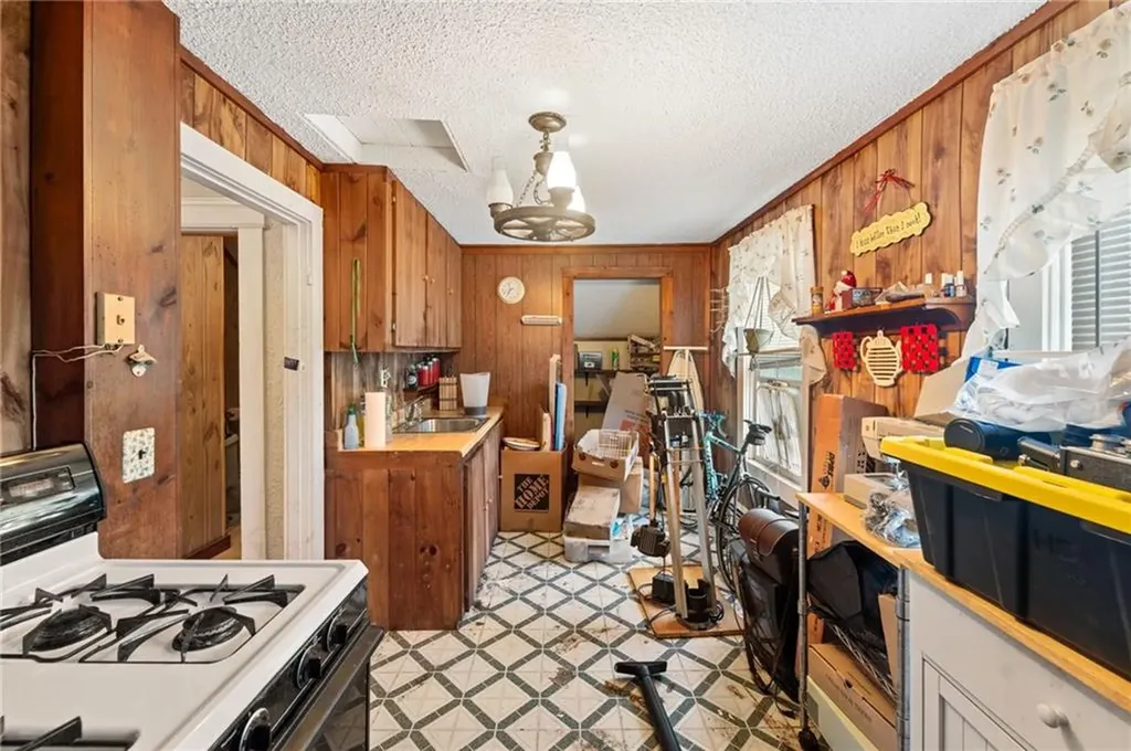 160 Crawford Street Woonsocket RI 02895