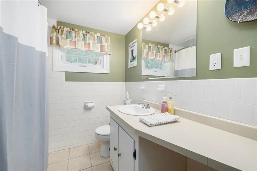 70 Broadbent Street Warwick RI 02886