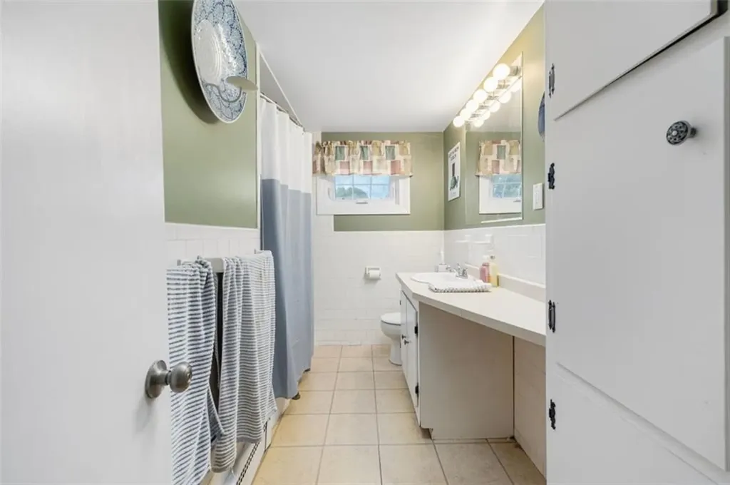 70 Broadbent Street Warwick RI 02886
