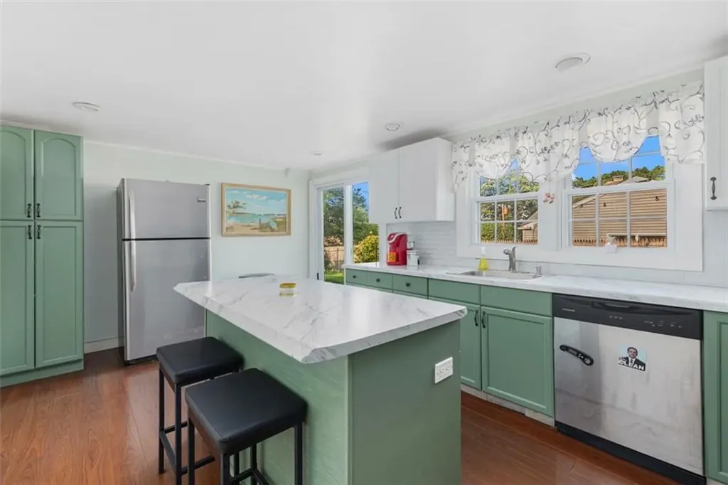 70 Broadbent Street Warwick RI 02886