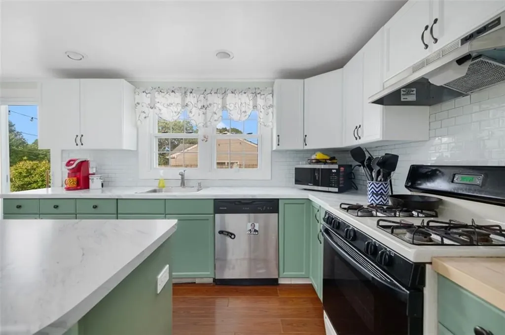 70 Broadbent Street Warwick RI 02886