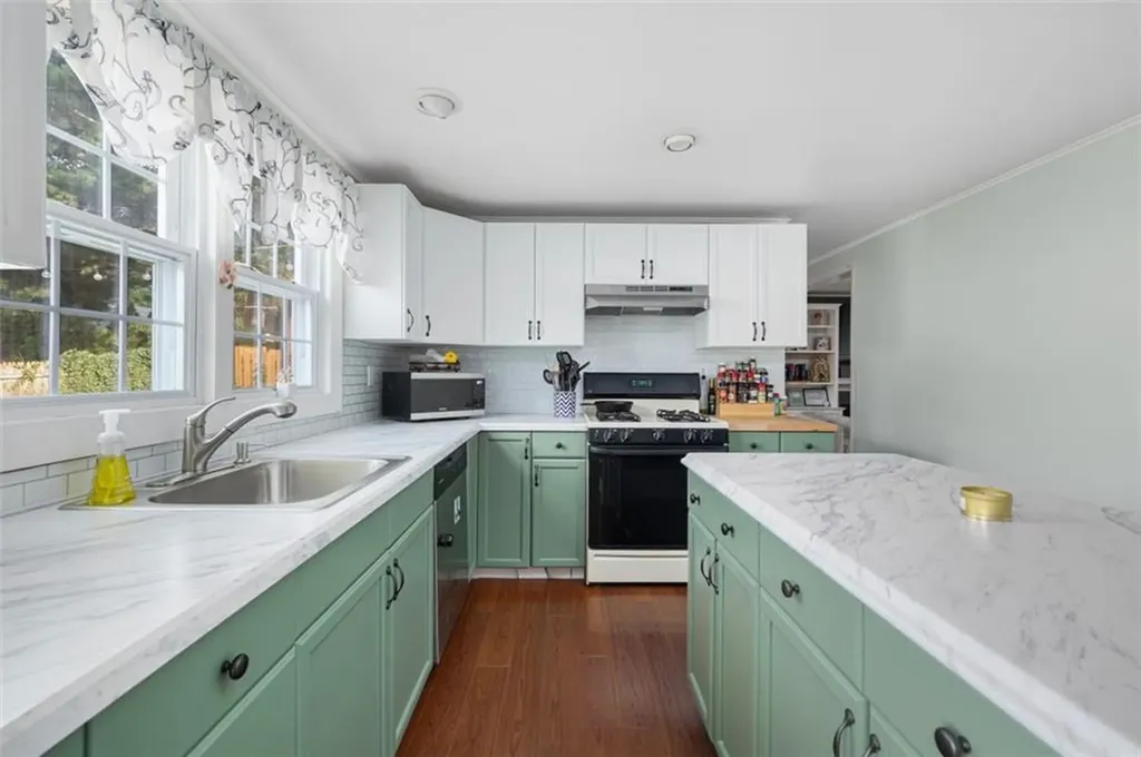 70 Broadbent Street Warwick RI 02886