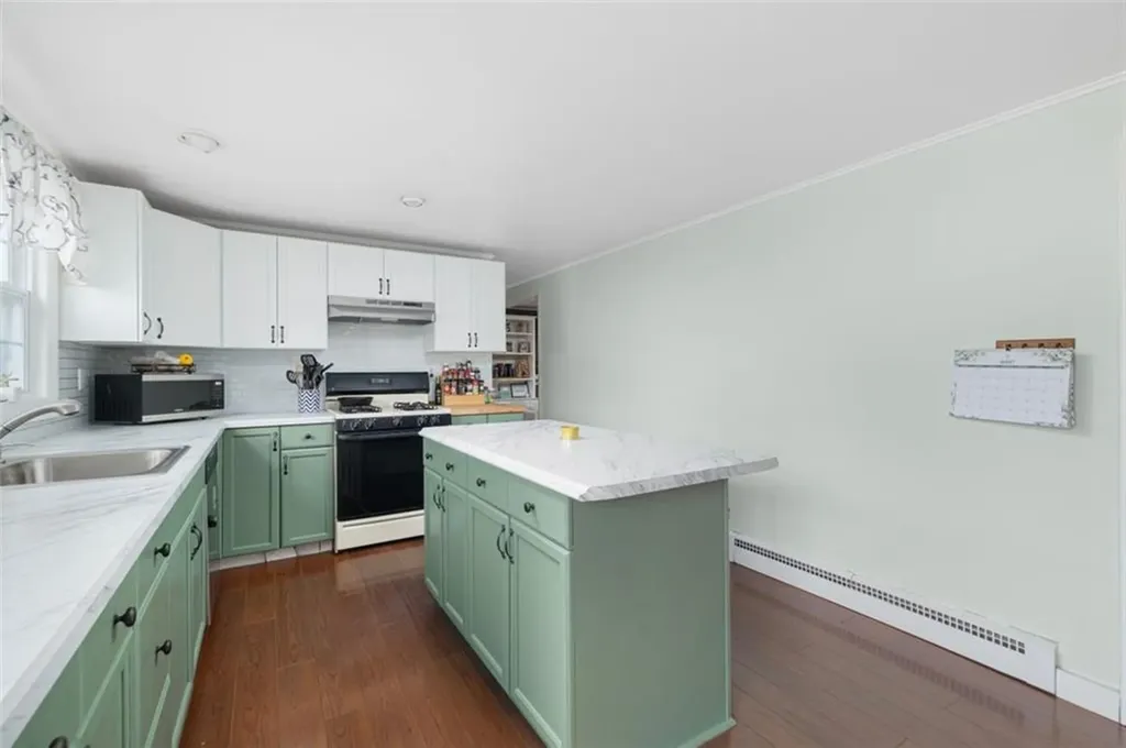 70 Broadbent Street Warwick RI 02886