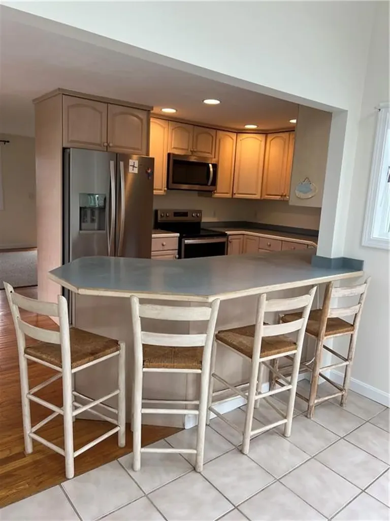 4 White Cap Road Narragansett RI 02882