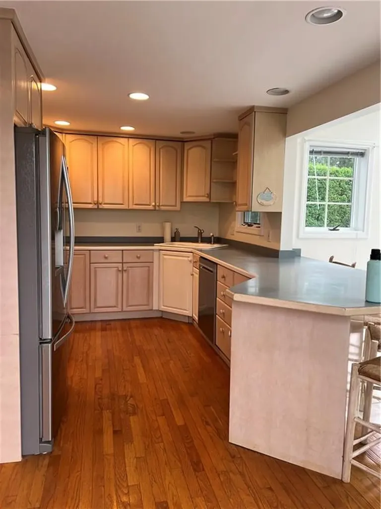 4 White Cap Road Narragansett RI 02882