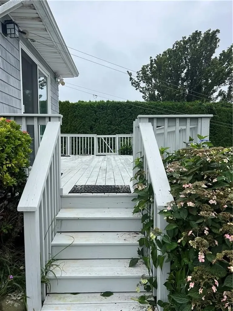4 White Cap Road Narragansett RI 02882