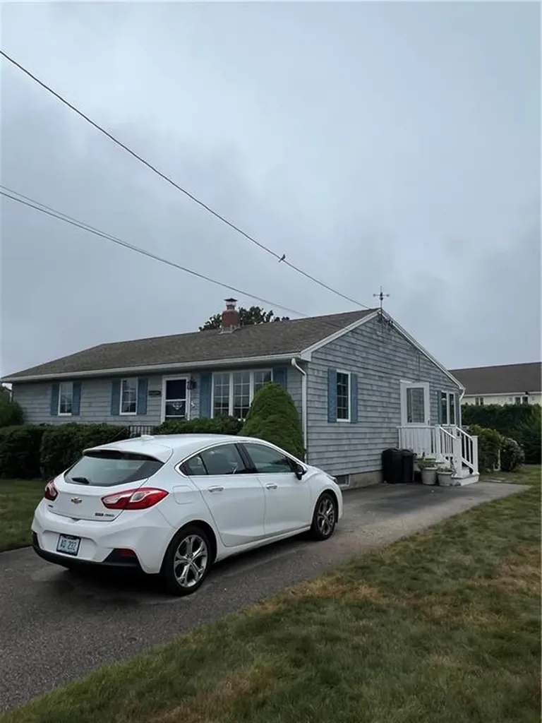 4 White Cap Road Narragansett RI 02882