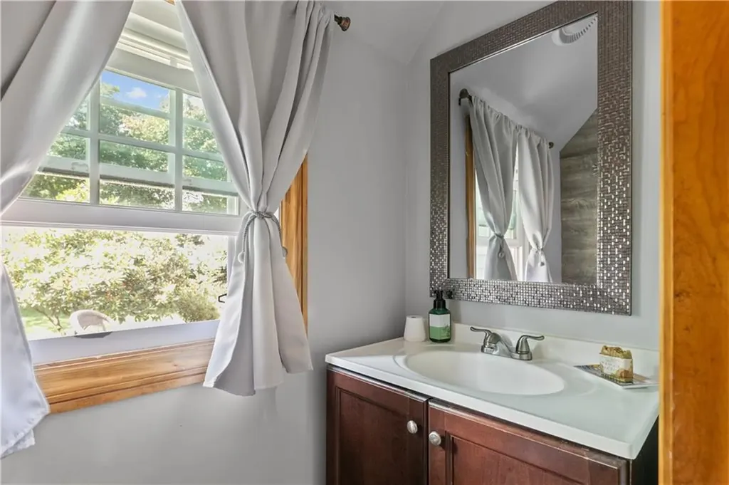192 Spring Hill Road Portsmouth RI 02871