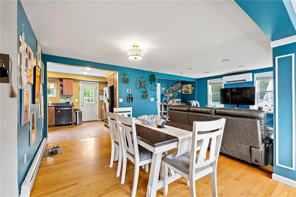 23 Earl Street West Warwick RI 02893