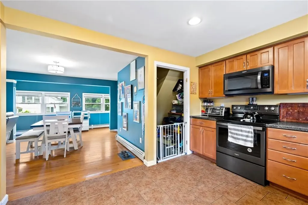 23 Earl Street West Warwick RI 02893
