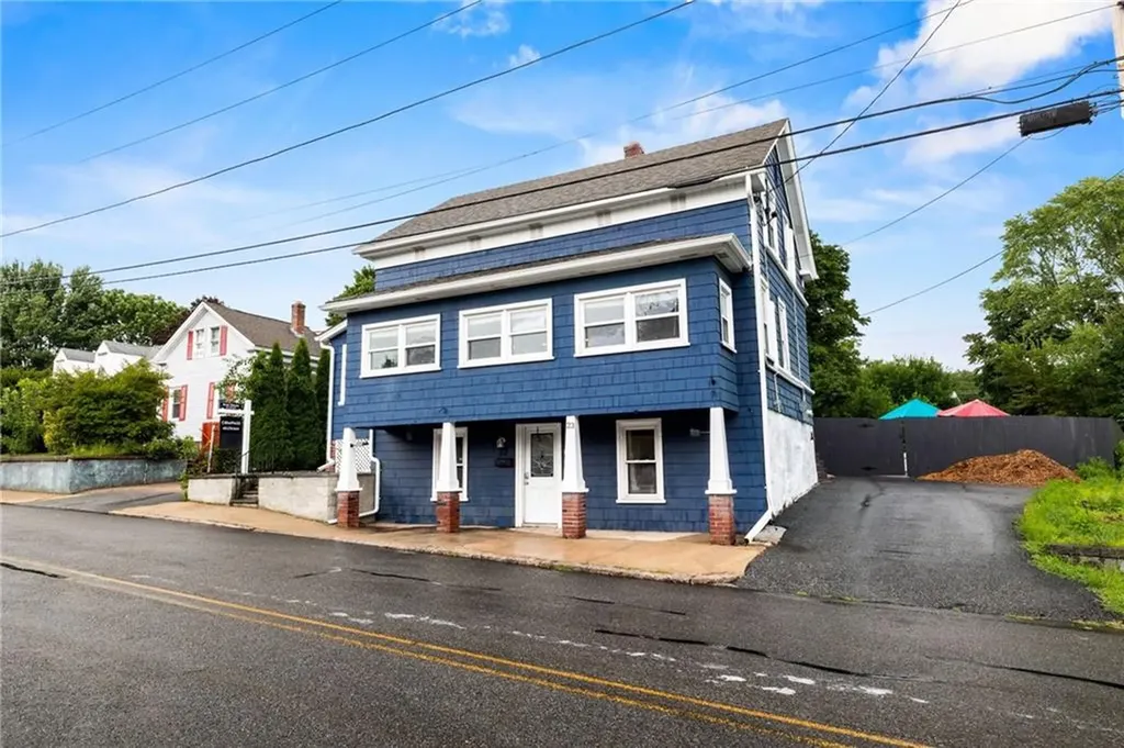 23 Earl Street West Warwick RI 02893