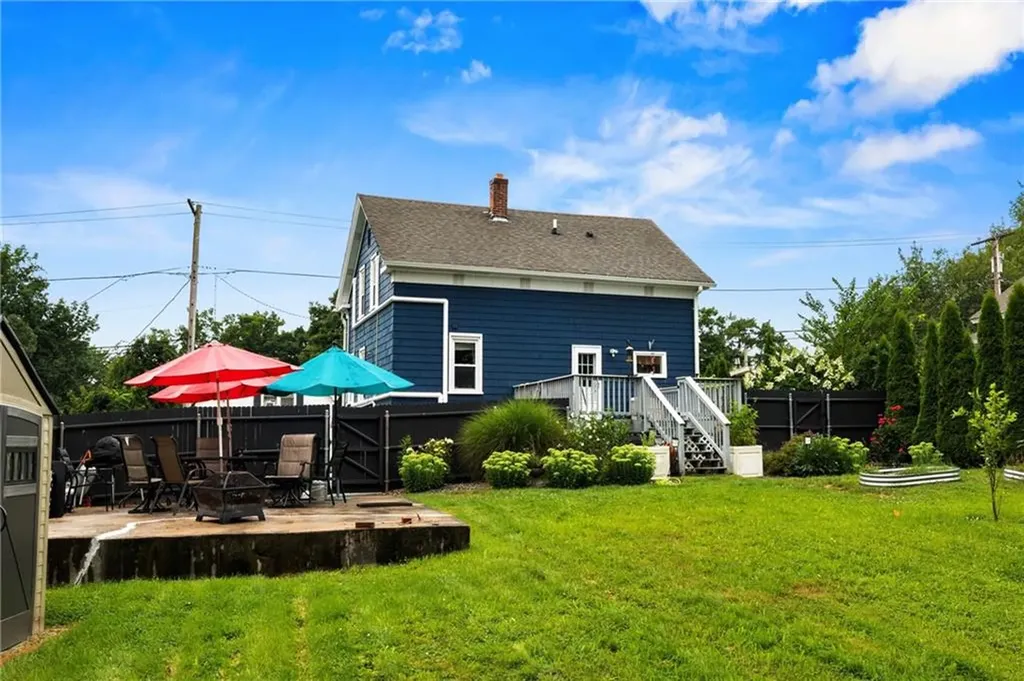 23 Earl Street West Warwick RI 02893