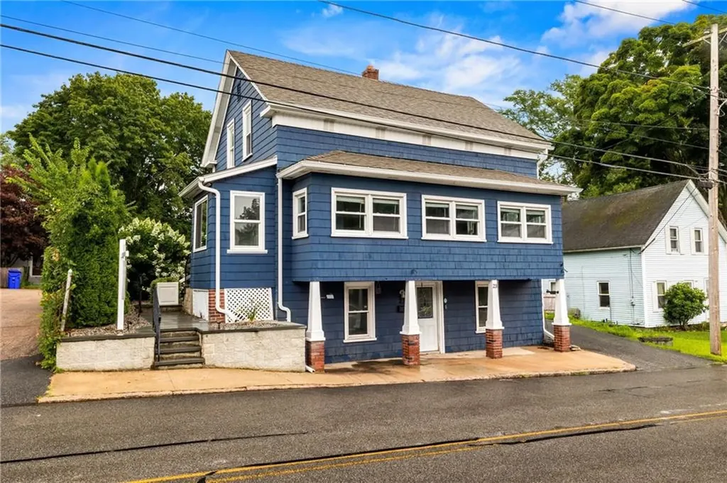 23 Earl Street West Warwick RI 02893