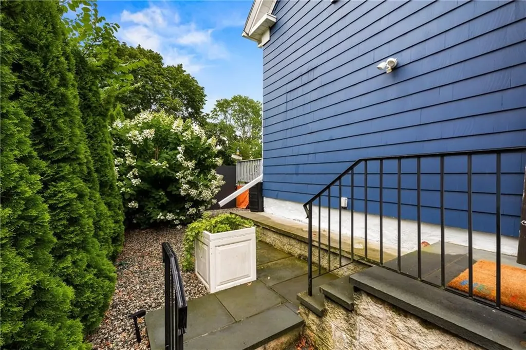 23 Earl Street West Warwick RI 02893