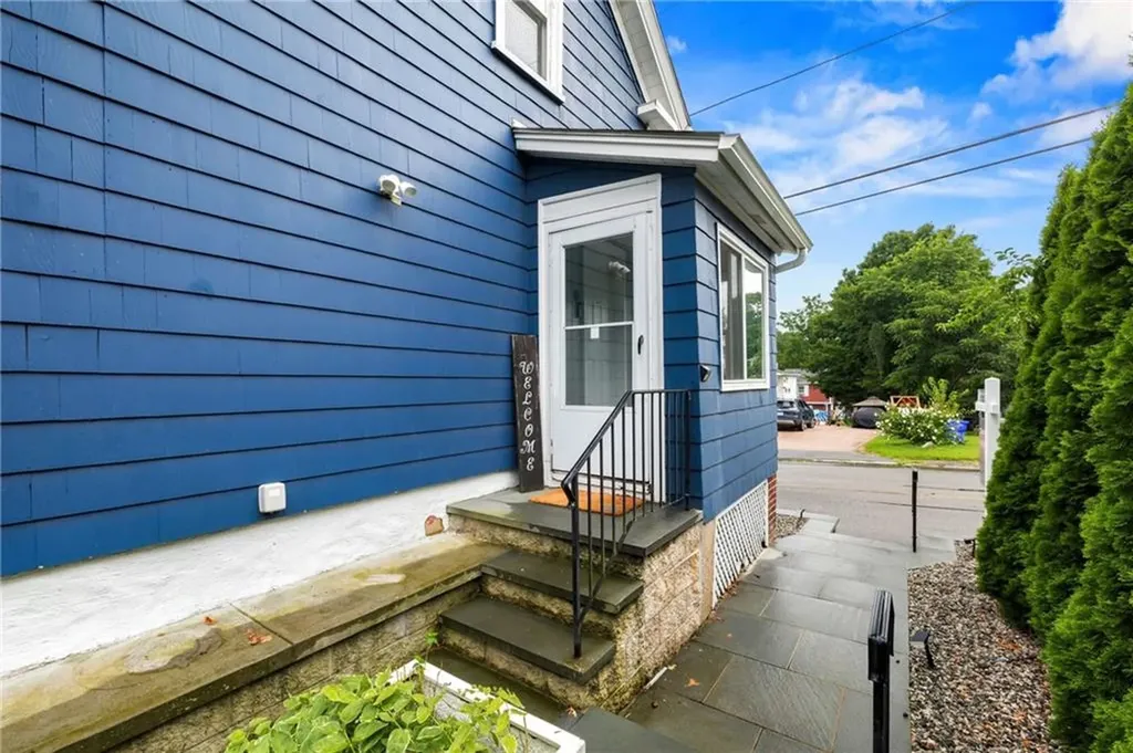 23 Earl Street West Warwick RI 02893