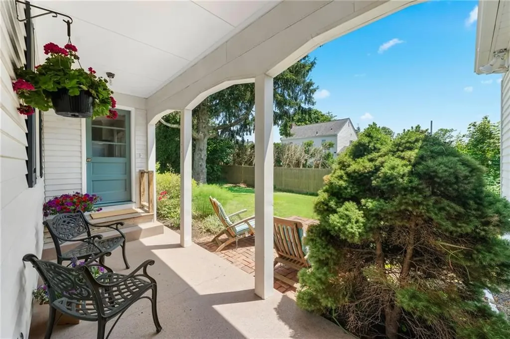 118 Beach Road Bristol RI 02809