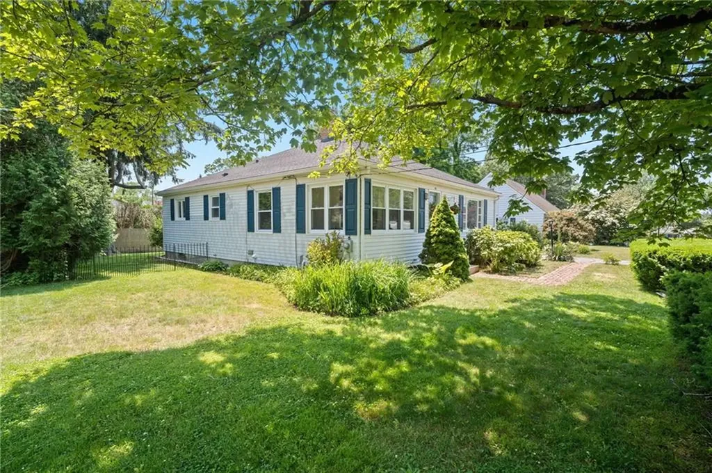 118 Beach Road Bristol RI 02809