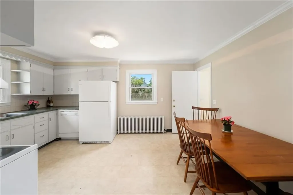 118 Beach Road Bristol RI 02809