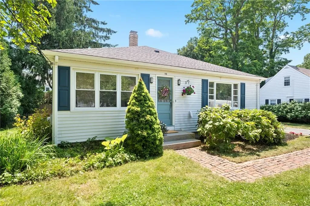 118 Beach Road Bristol RI 02809