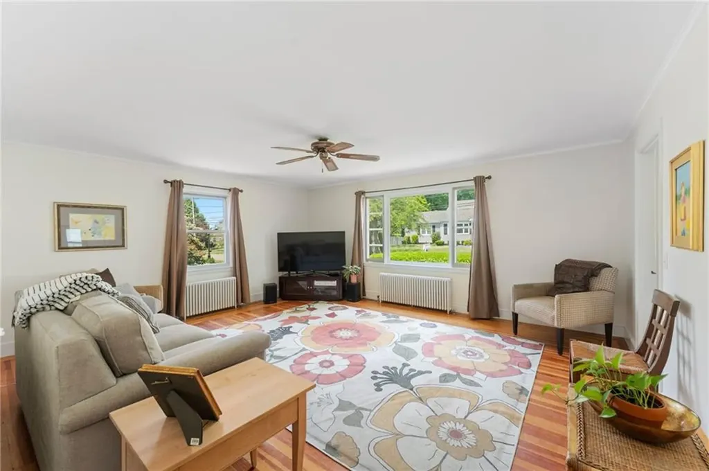 118 Beach Road Bristol RI 02809