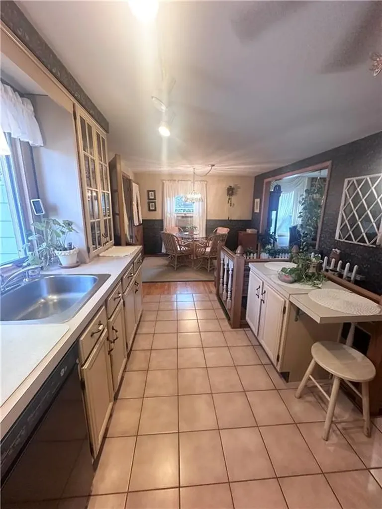 8 Browne Hill Court Lincoln RI 02865
