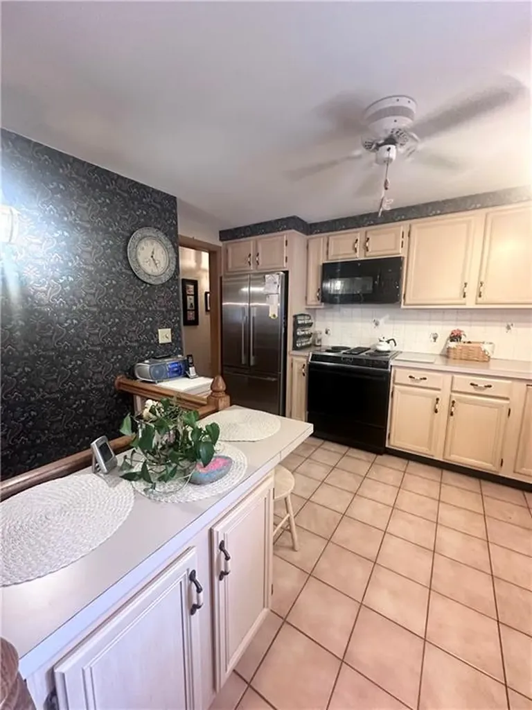 8 Browne Hill Court Lincoln RI 02865