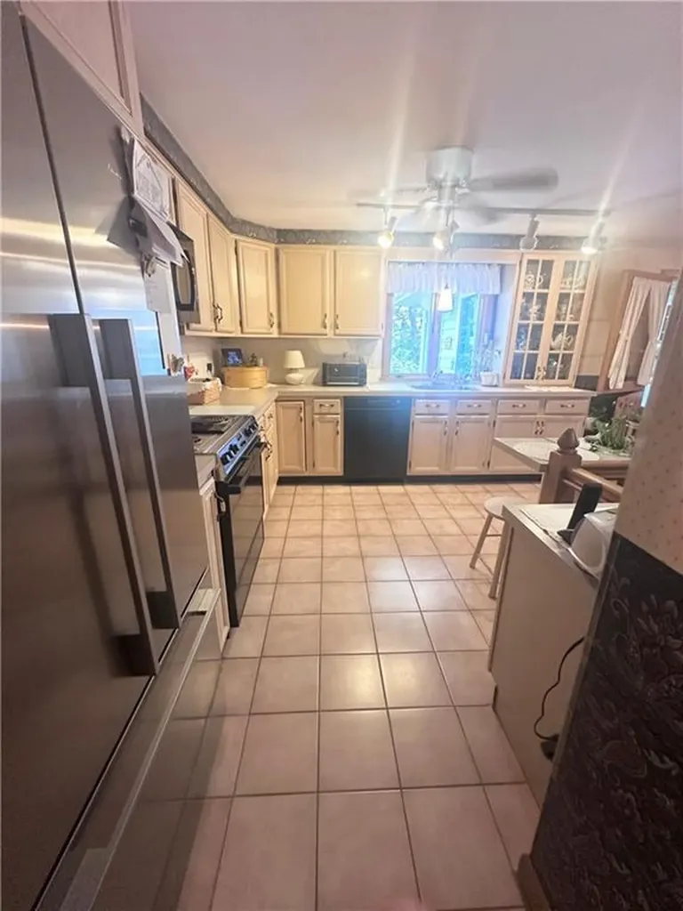8 Browne Hill Court Lincoln RI 02865