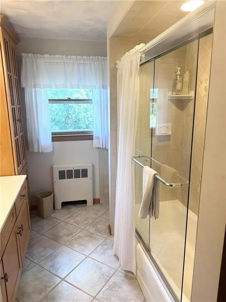 8 Browne Hill Court Lincoln RI 02865