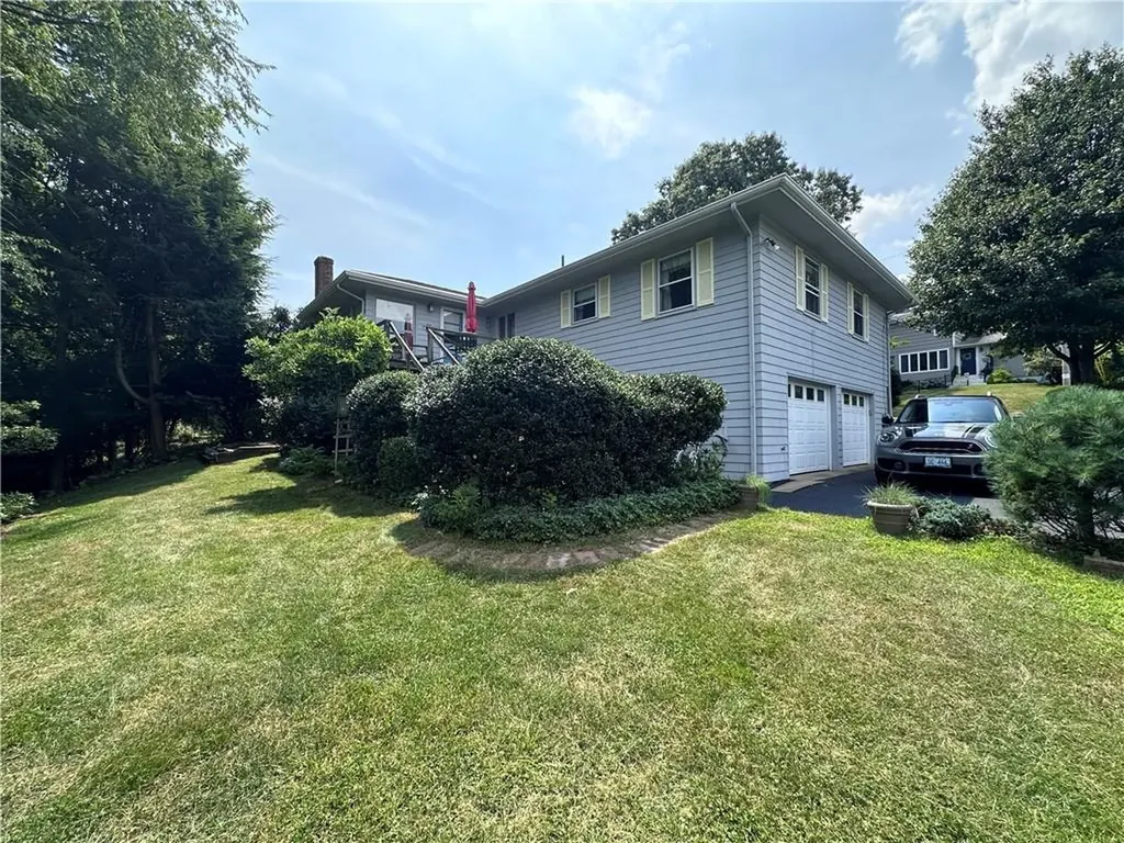 8 Browne Hill Court Lincoln RI 02865