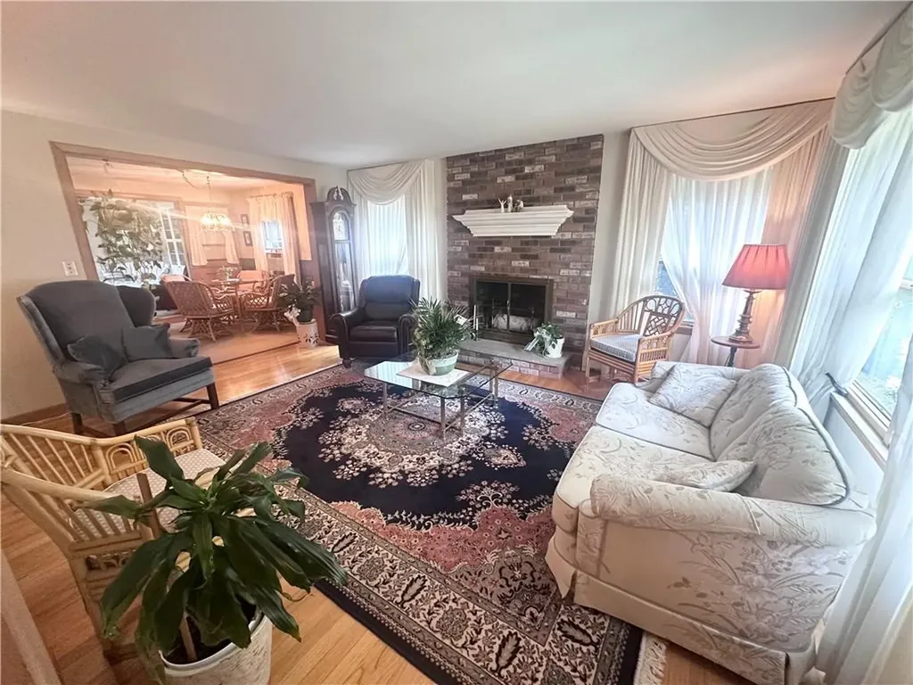 8 Browne Hill Court Lincoln RI 02865