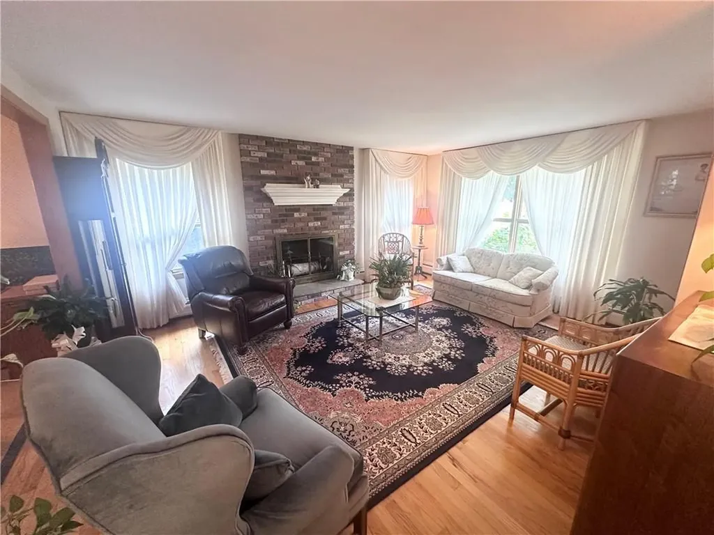 8 Browne Hill Court Lincoln RI 02865