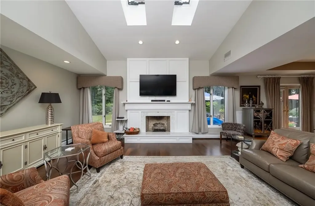 18 Heritage Drive Lincoln RI 02865