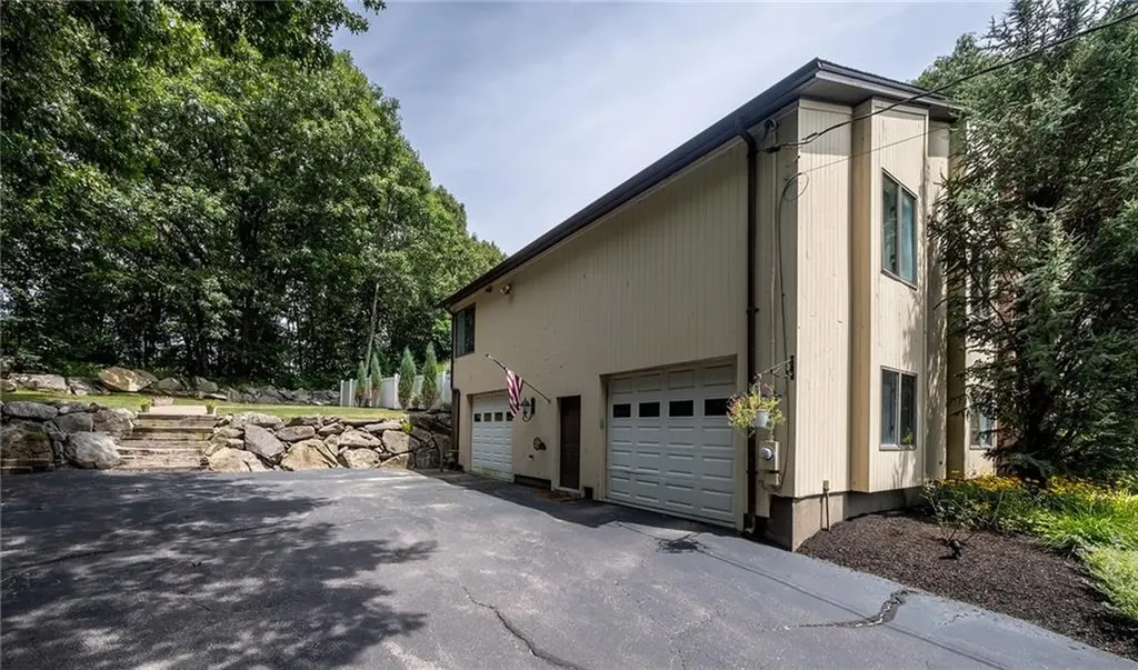18 Heritage Drive Lincoln RI 02865