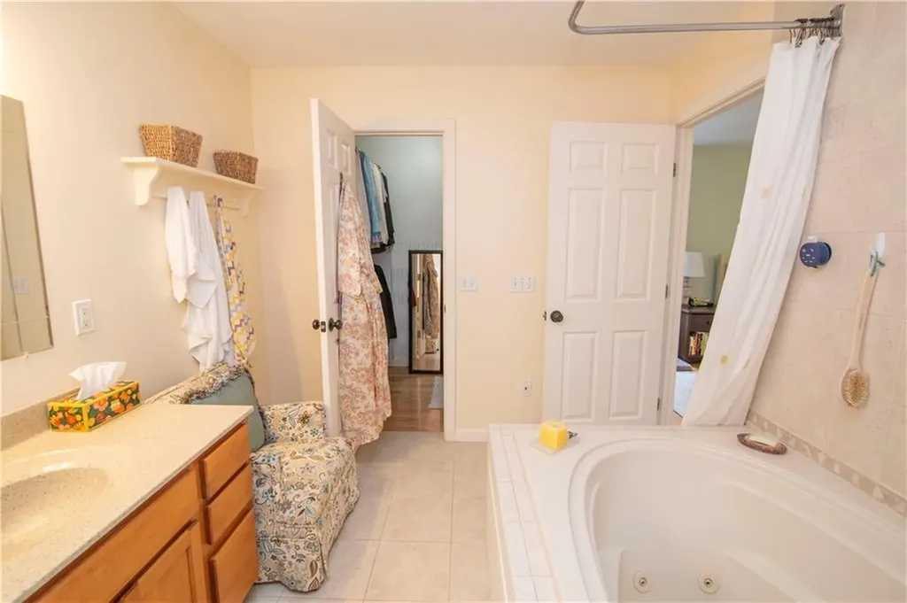 10 Tonkawa Avenue Westerly RI 02891