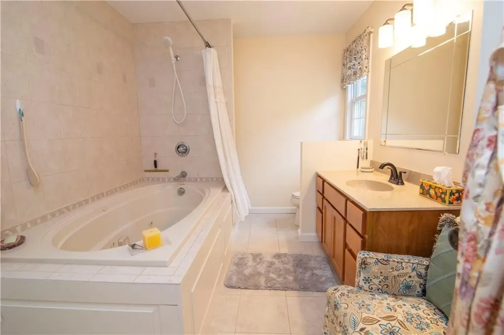 10 Tonkawa Avenue Westerly RI 02891